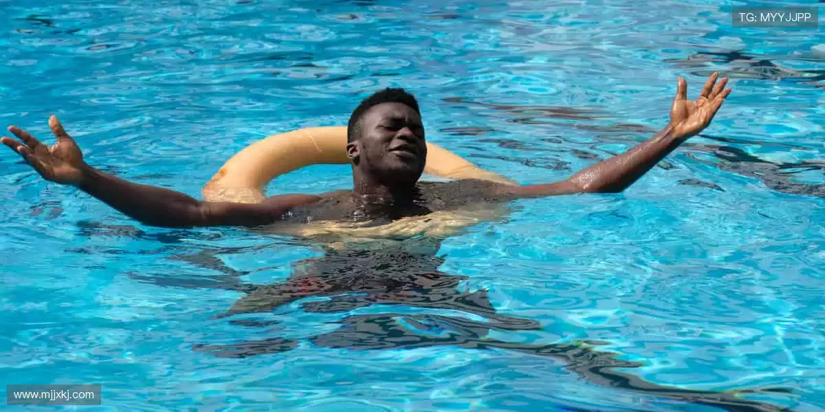 🎁 热爱永不缺席!官方正品周边,把偶像的力量穿在身上,握在手里!